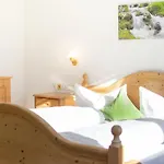 Gaestehaus Schmid בית הארחה 3*