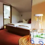 בית הארחה Gaestehaus Schmid 3*