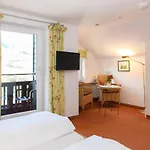 Gaestehaus Schmid 3* אוברשטאופן